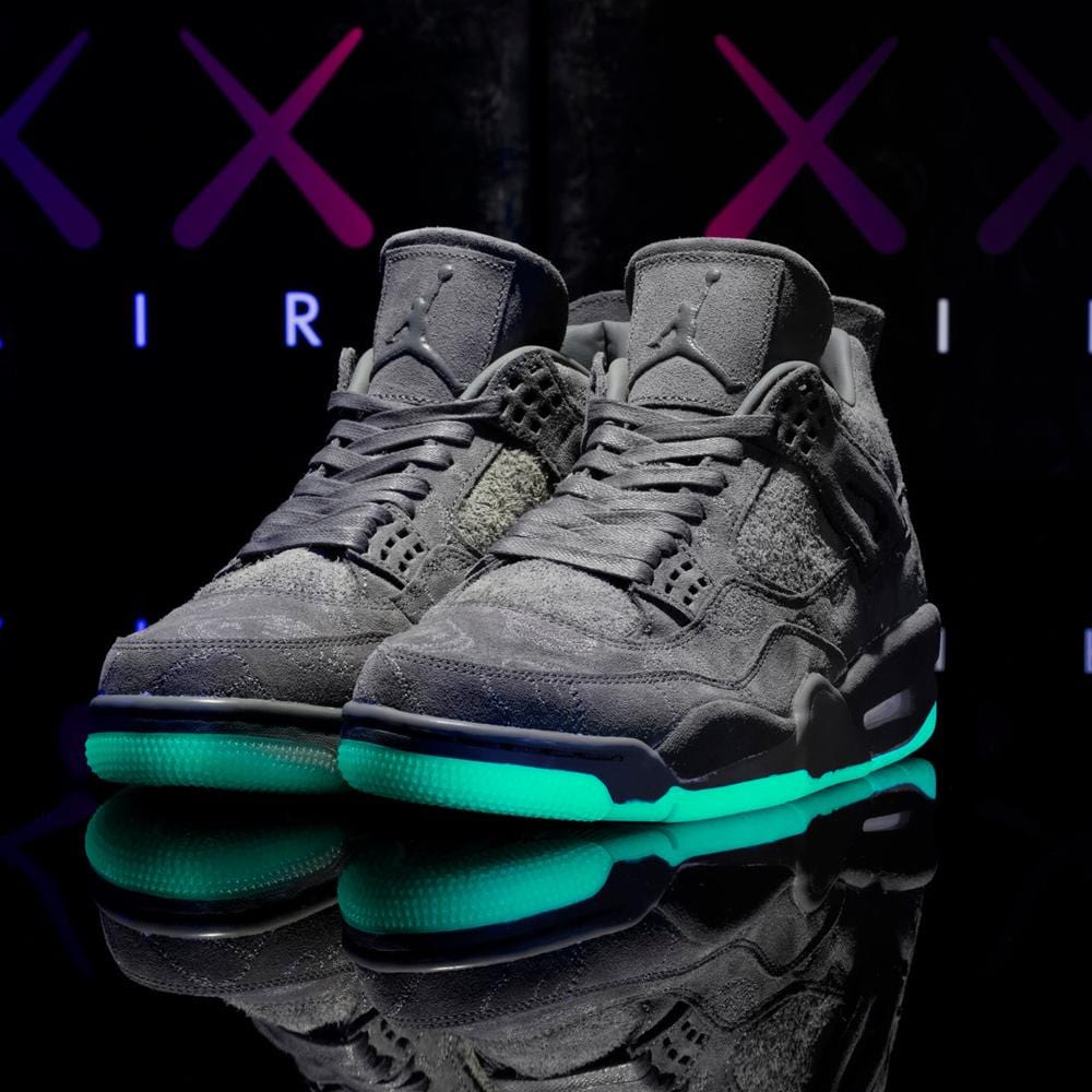 JORDAN RETRO 4 x KAWS